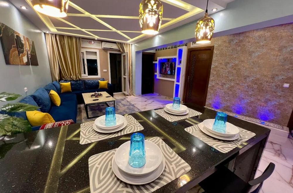 Appartement de luxe à corniche avec balcon